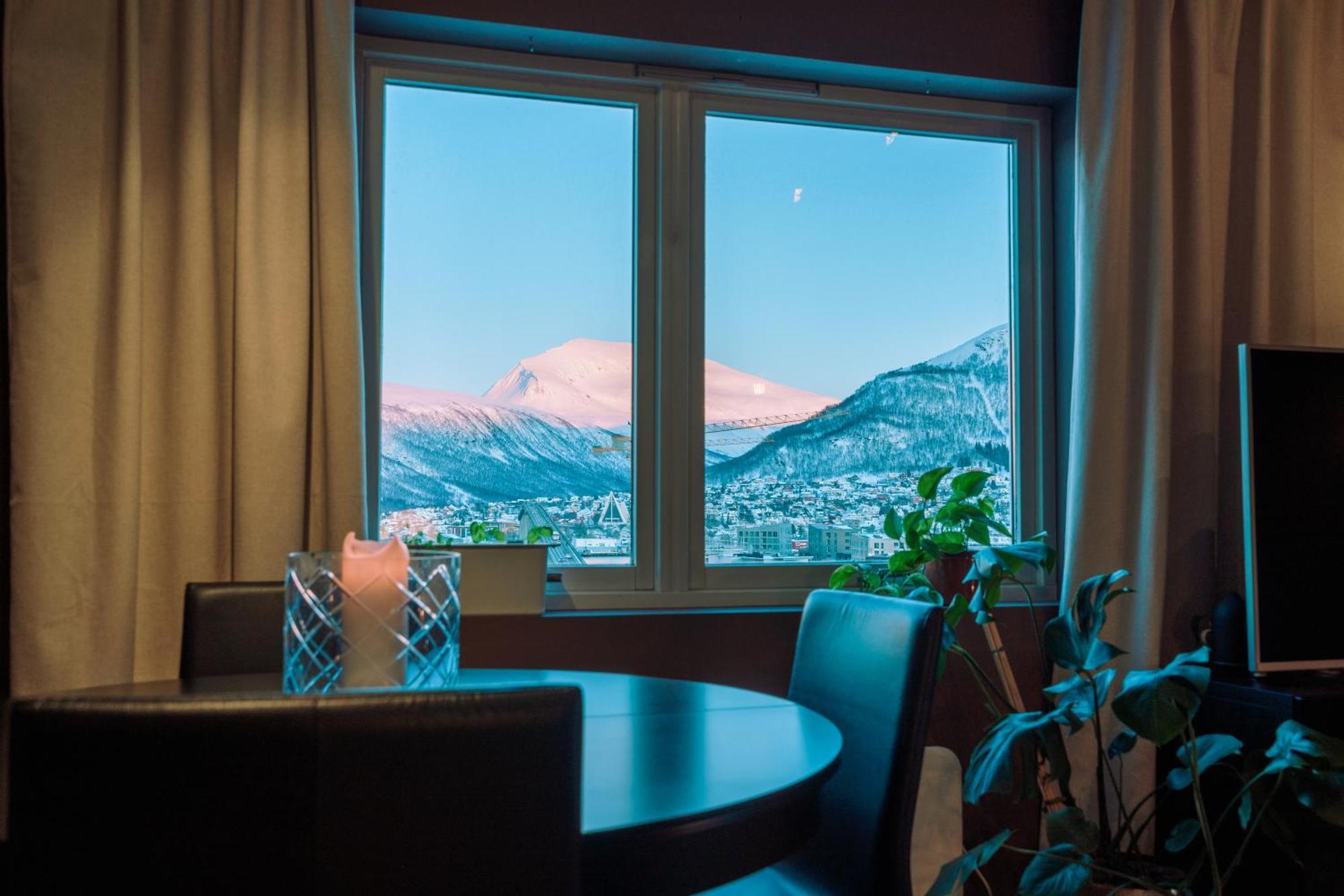 Cozy With Amazing View, Close To Centre Appartamento
