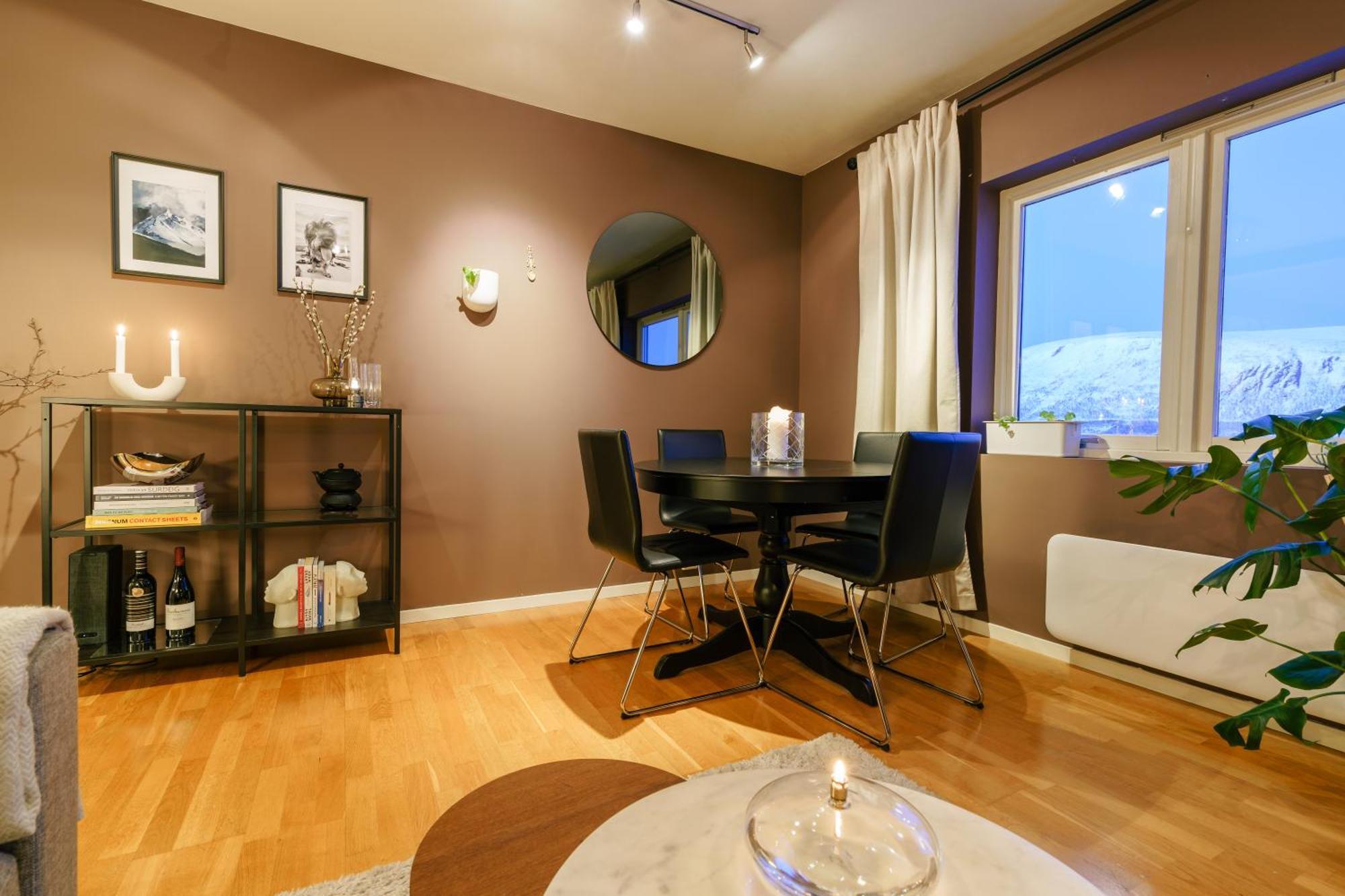 Cozy With Amazing View, Close To Centre *